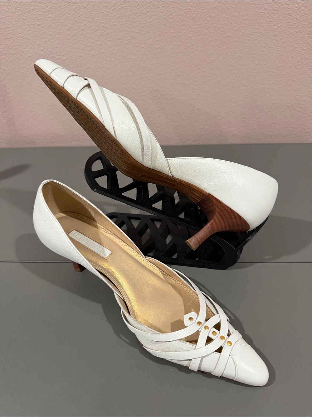 Unisa White Leather Kitten Heels Size 9 Pointed Toe D’Orsay Gold Stud Detail
